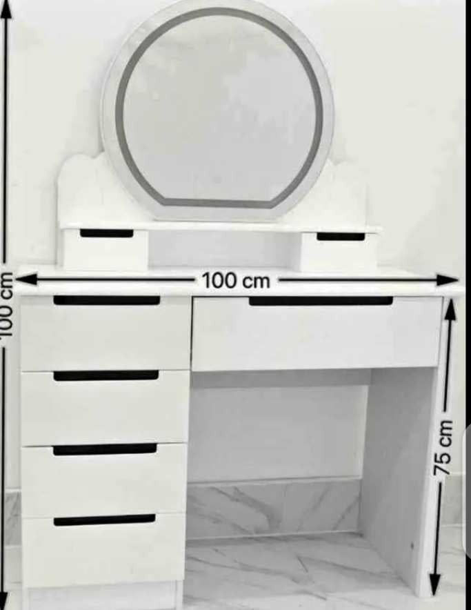 Dressing / Vanity Desk With Lights & Mirror